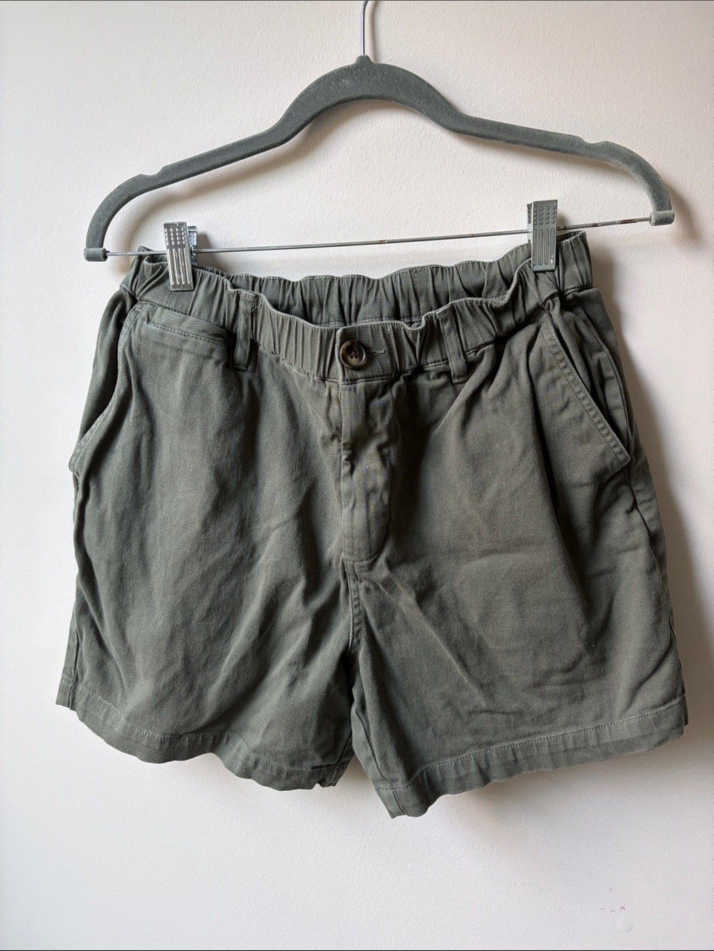Cove Men's Olive Flat-Front Casual Shorts